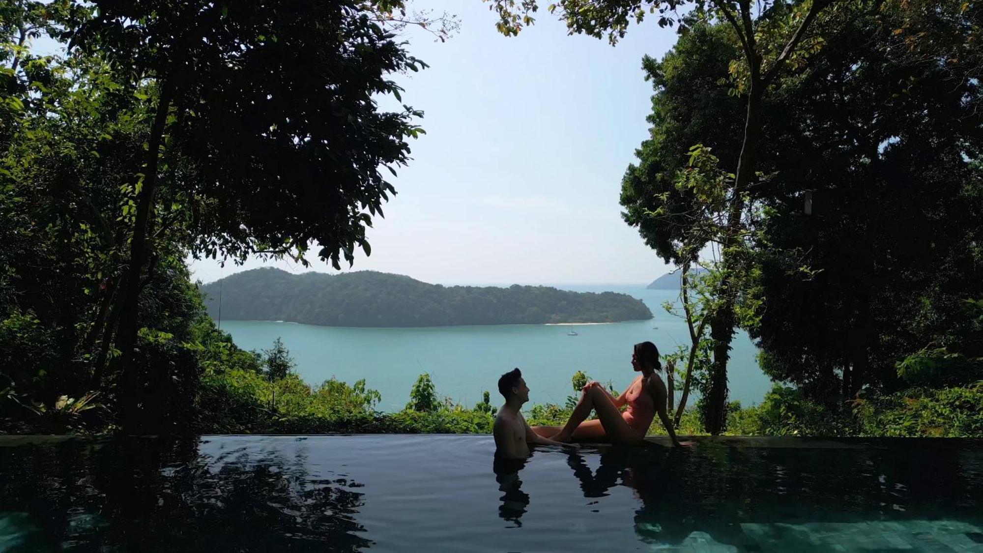 Ambong Pool Villas - Private Pool Pantai Cenang  Bagian luar foto