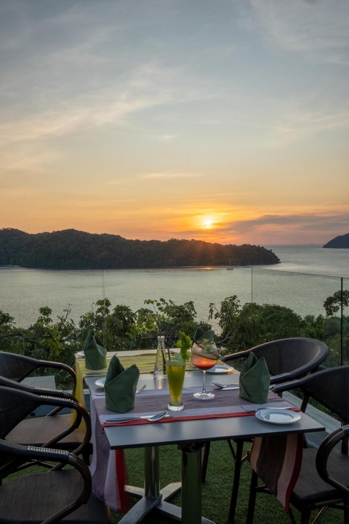 Ambong Pool Villas - Private Pool Pantai Cenang  Bagian luar foto